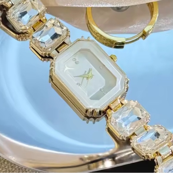 New! Classic Luxurious Gold and white Women\'s Watch main image 4
